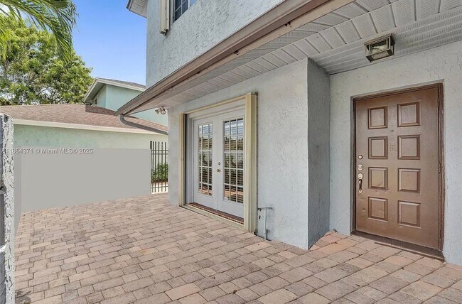 Foto del edificio - 9950 SW 12th St