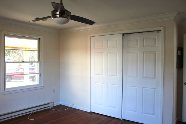 Building Photo - Lovely home in the Village of Oriental