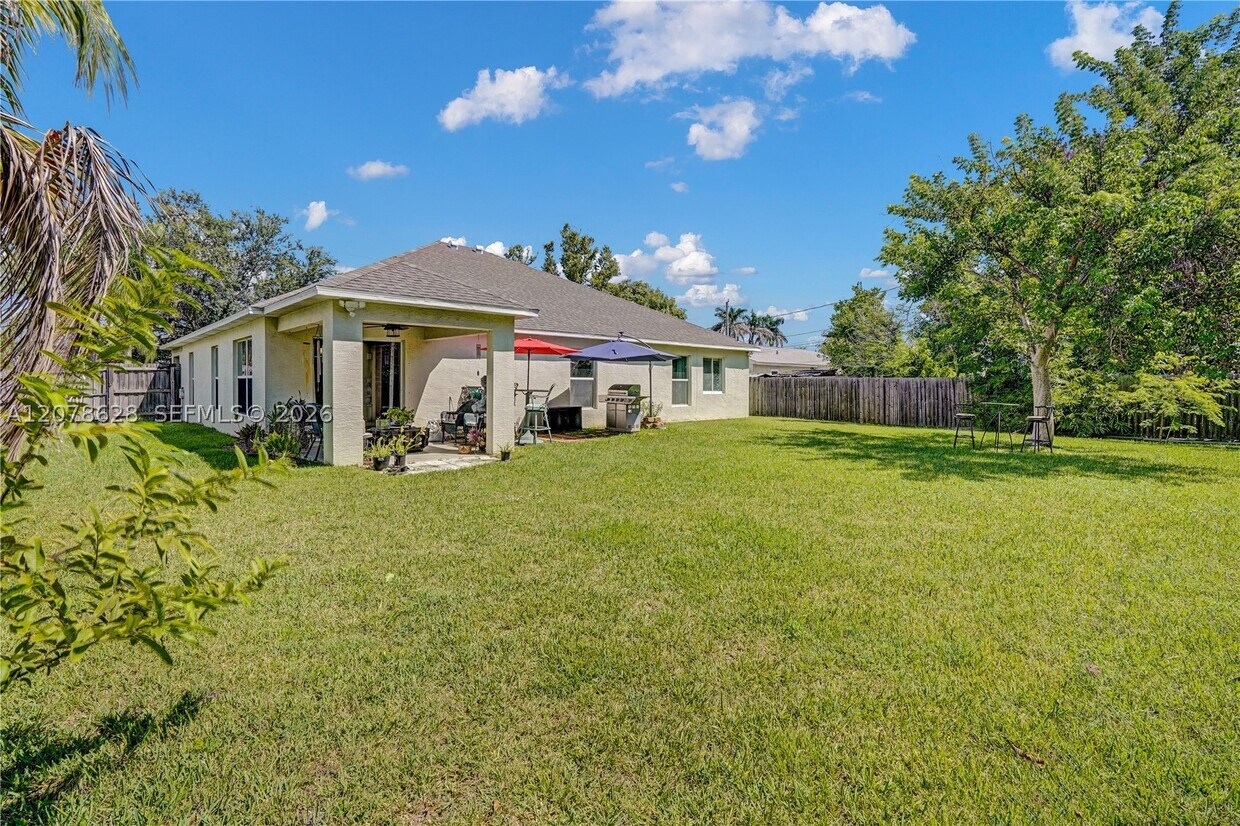 Building Photo - 2826 SE Melaleuca Blvd
