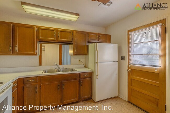 Building Photo - 2 br, 1 bath House - 2205 Blaker Dr.