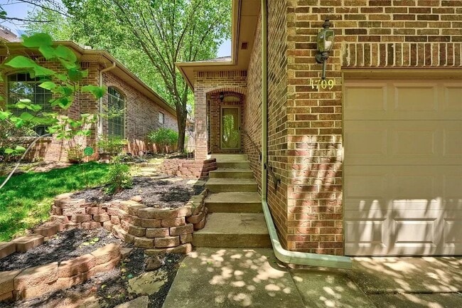 Building Photo - 1709 Tenbears Rd