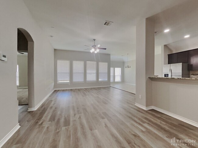 Foto del edificio - 2211 Leonetti Ln
