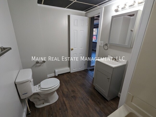 Building Photo - 468 Union St