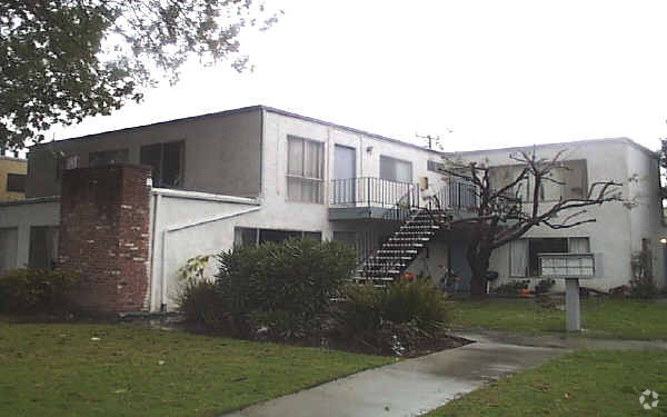 Building Photo - 2000-2008 N Ventura Rd