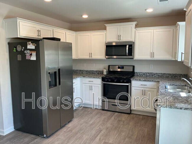 Foto del edificio - 341 Oak Br Rd