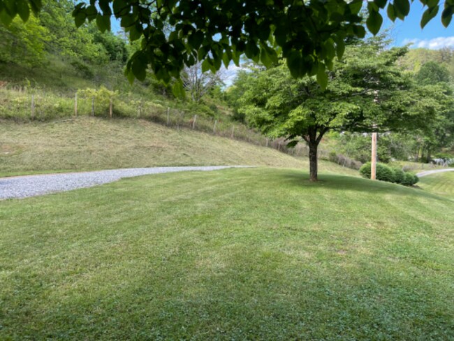 Foto del edificio - 200 Meadows Town Rd