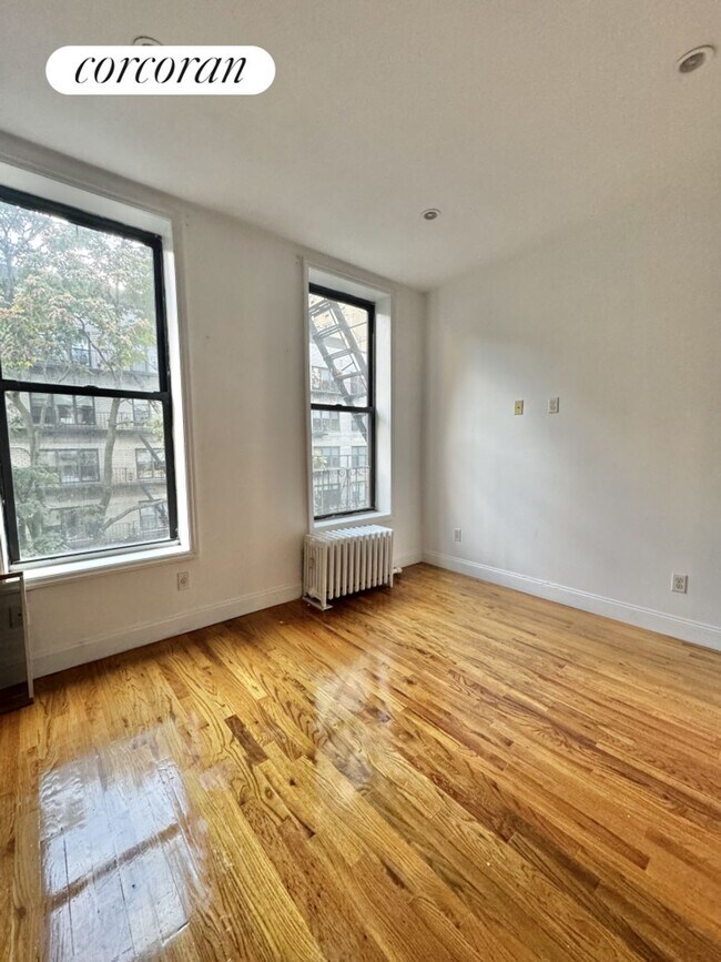 Building Photo - 509 E 81st St