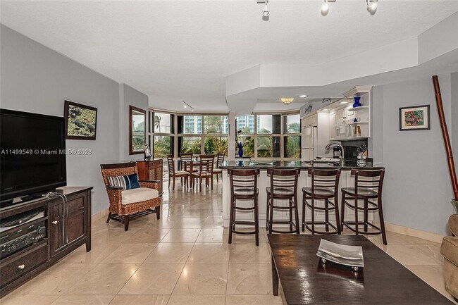Building Photo - 6423 Collins Ave