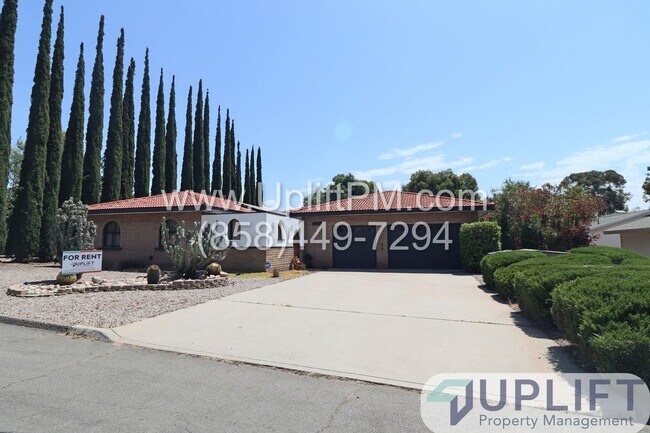Building Photo - Split level, 3,000+ sqft home in the Estat...