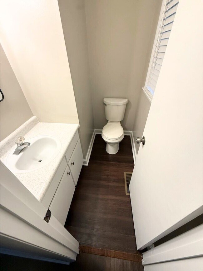 Building Photo - 103 Murchison Dr