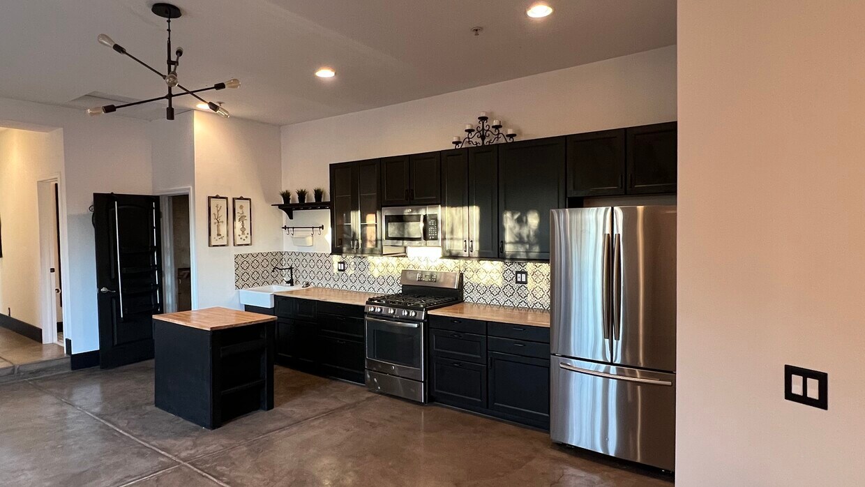 Foto principal - 17858 Sidwell St