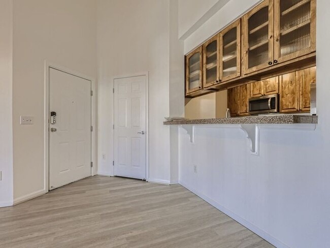 Building Photo - Stunning 2 bedroom 2 bath with loft in Aurora!