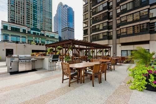 Foto del edificio - 30 E Huron St