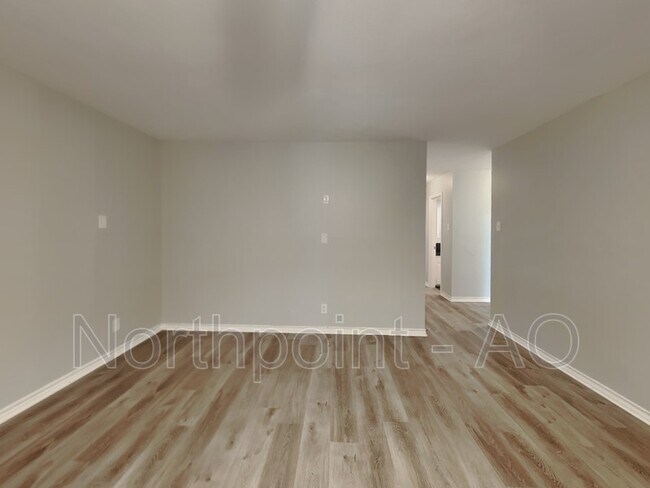 Building Photo - 609 Aspen St