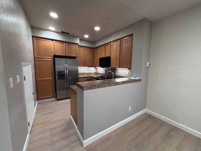 Foto del edificio - Willow Glen- Beautiful corner unit townhome with a private backyard