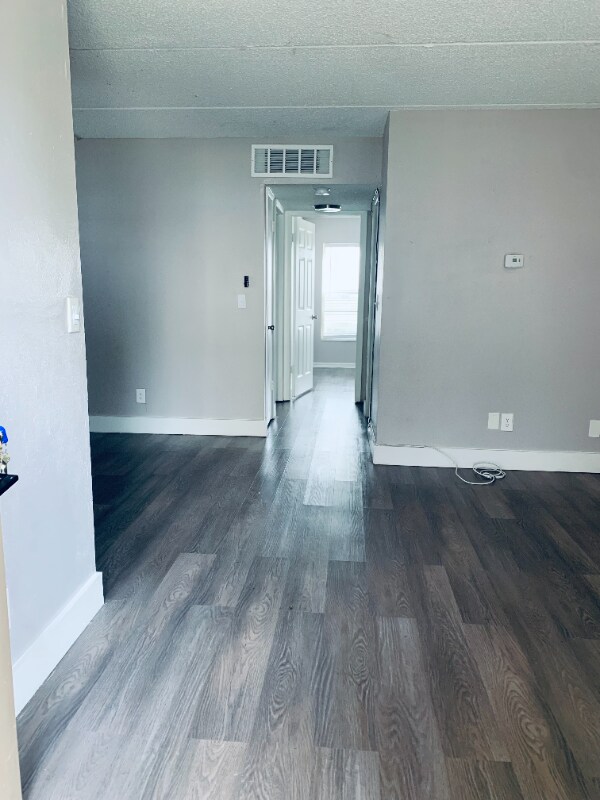 Foto del edificio - 6525 Deeb St