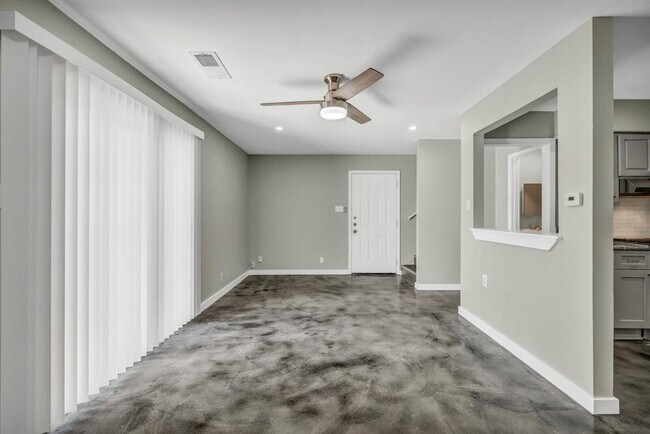 Foto del edificio - 2808 Skyway Cir