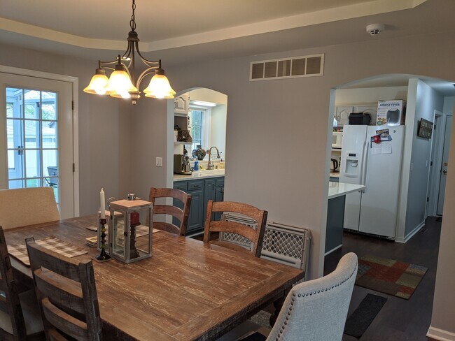 Foto del edificio - 1806 Autumn Ridge Dr