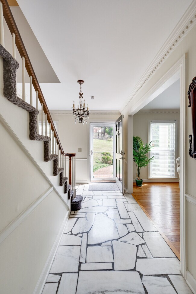 Building Photo - 4625 Mountain View Dr