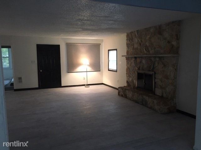 Foto del edificio - 7 br, 2 bath House - 317 North Main Street