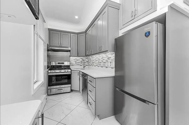 Building Photo - 318 E 62nd St