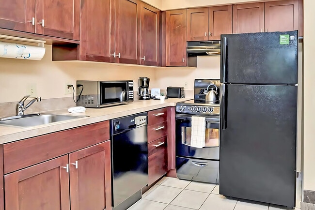 Building Photo - 7601-7601 Canada Ave