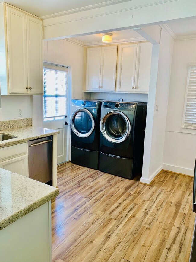 Foto del edificio - Spectacular location very close to the beach, San Clemente Pier and Del Mar Shopping Street!