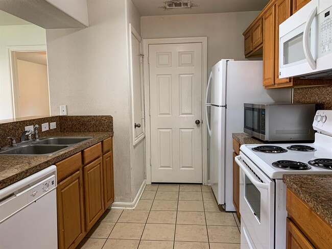 Building Photo - 605 Wades Way