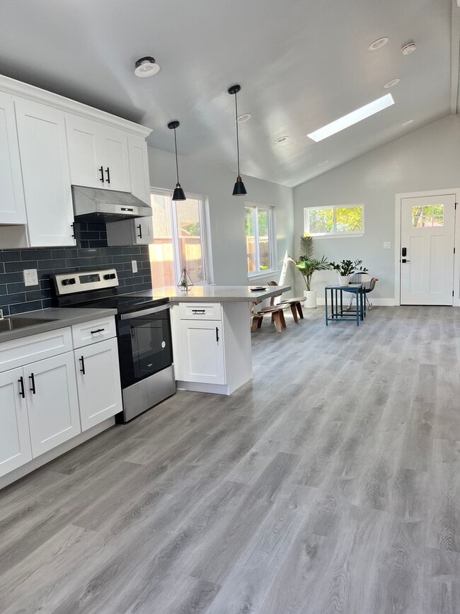 Building Photo - 930 Alexis Ct