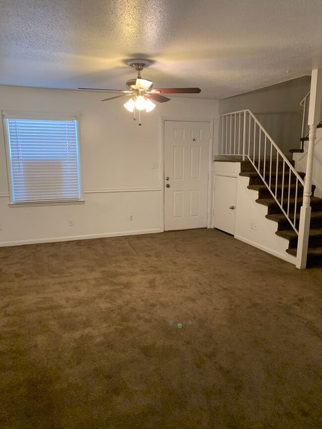 Foto del edificio - Southside-Near Oglethorpe Mall & South College