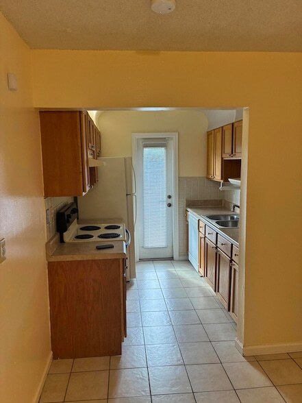 Building Photo - 233 Pine Terrace