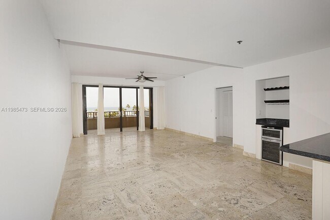 Foto del edificio - 201 Crandon Blvd