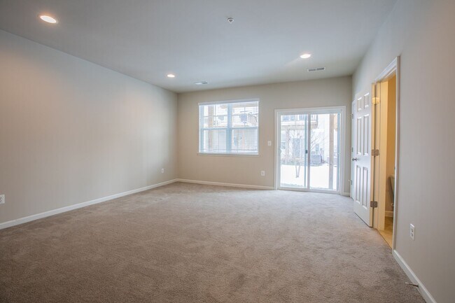 Foto del edificio - Amazing 3 BR/2 Full BA & 2 Half BA Townhom...