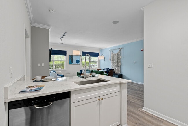 Building Photo - Charles Bellingham