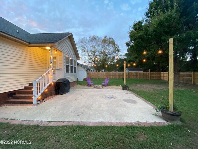 Building Photo - 605 Huff Dr
