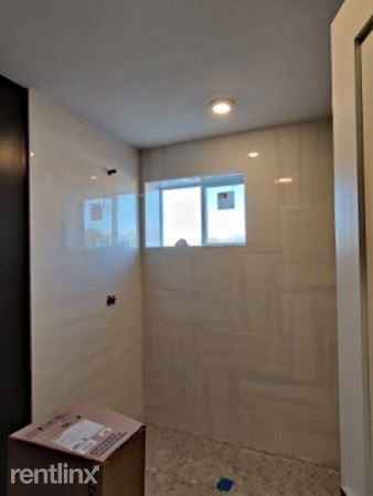 Foto del edificio - 3 br, 2 bath House - 10 University Rd Apt 2 1
