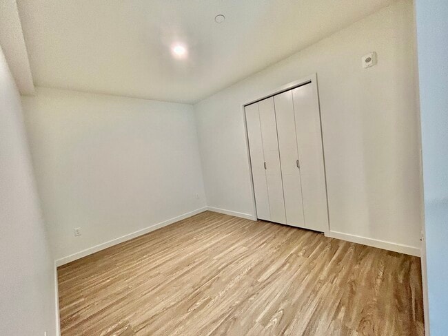 Building Photo - DOCK 59 APARTMENTS