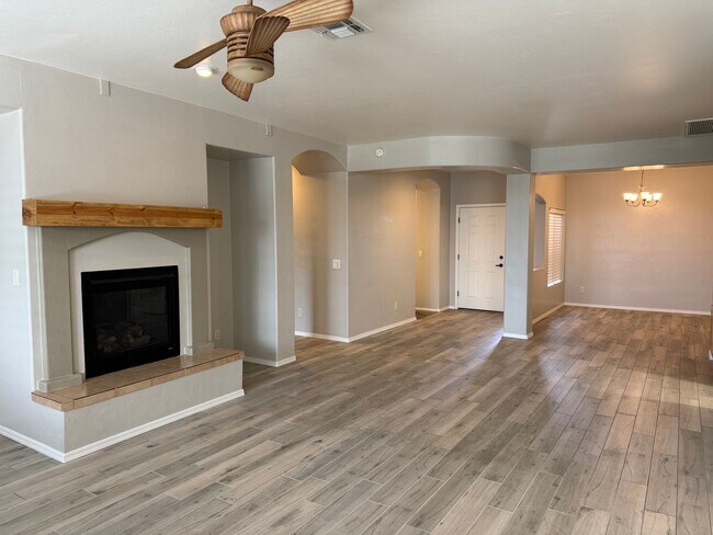 Foto del edificio - 10592 E Rose Hill St