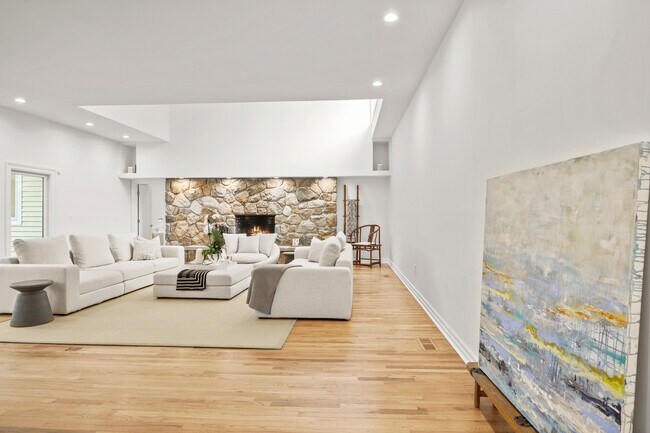 Building Photo - 11 Parade Ground Ct