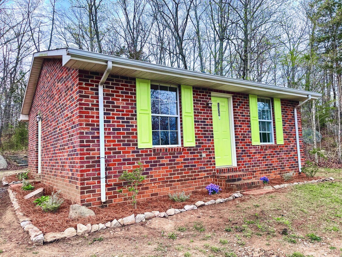 Primary Photo - 246 Flowers Ln