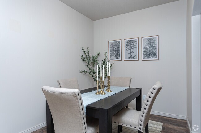 2 habitaciones, 2 baños - 1003 pies cuadrados - Área de comedor - Concord at Geneva