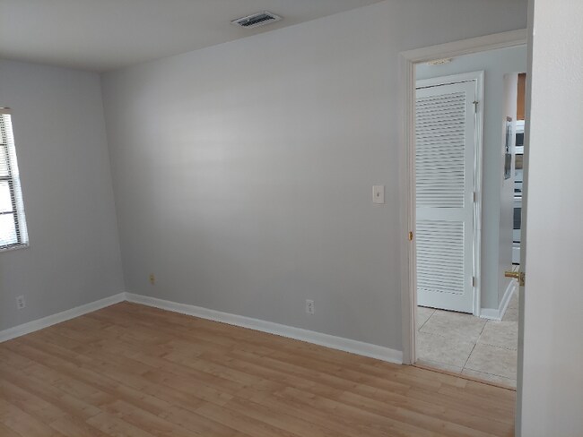 Building Photo - 435 Canal Point S