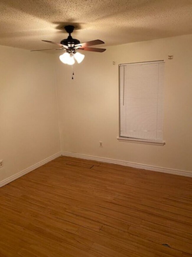 Foto del edificio - HUD ACCEPTED Nice home with Porch