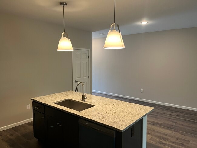 Building Photo - 2087 Community Ln