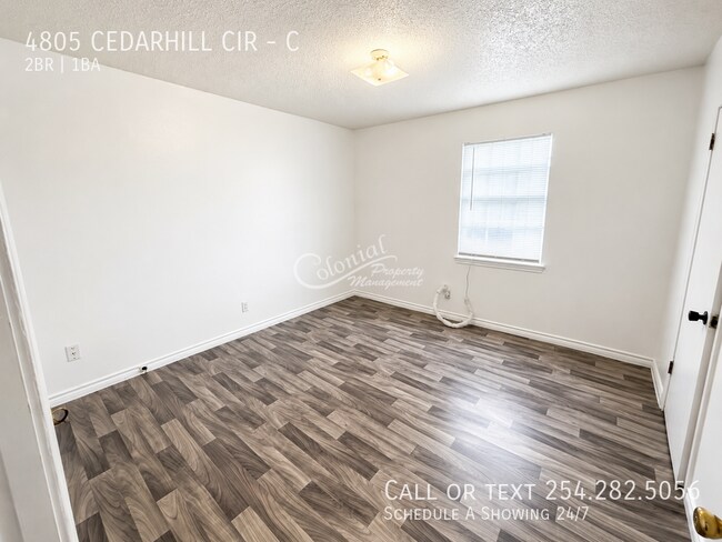 Foto del edificio - 4805 Cedarhill Cir