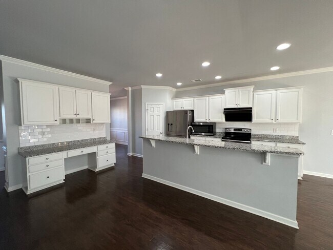Foto del edificio - 4 Bedroom 3 Bath - Gorgeous Backyard in Le...
