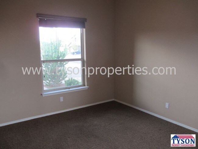 Building Photo - 800 Vargas Dr