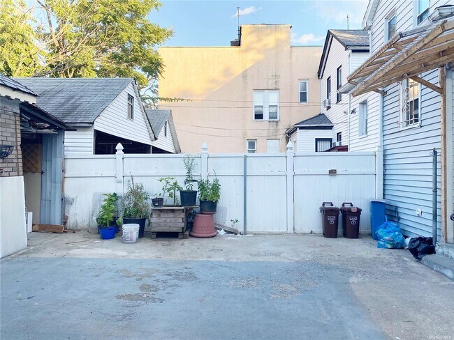 Foto del edificio - 104-33 Lefferts Blvd