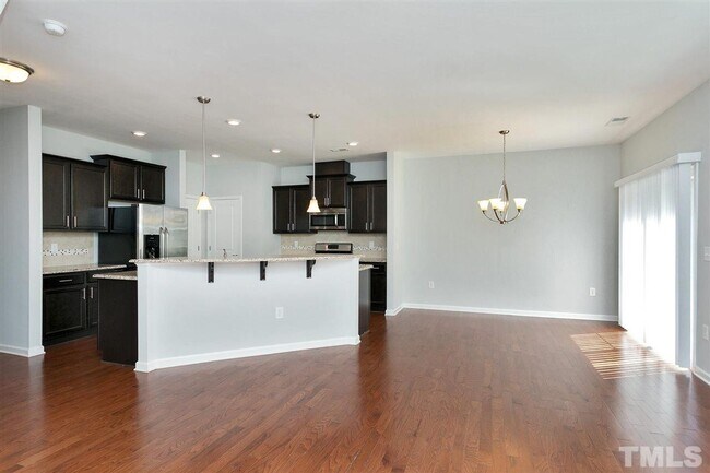 Foto del edificio - 3 Bedroom 2.5 Bathroom Townhome Home w/ Open Floorplan and a 2 car Garage in the heart of Morrisv...
