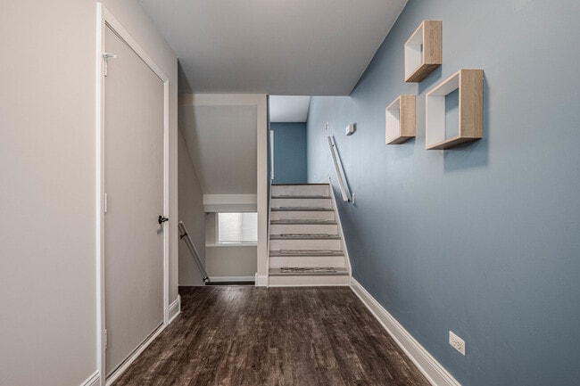 Building Photo - 226 E Conley Dr